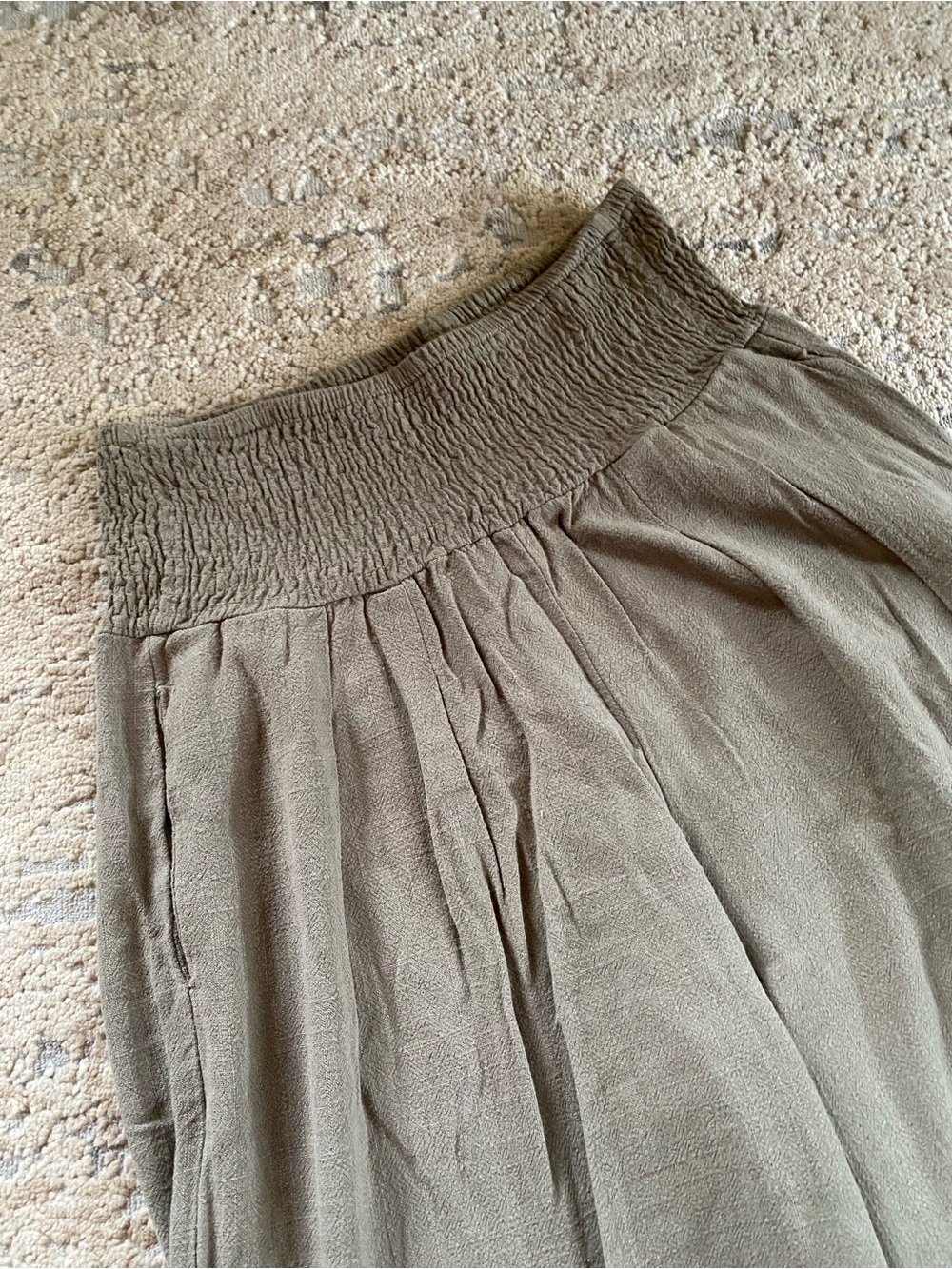 Anrabess Olive Green Wide-Leg Smocked-Waist Linen Pants Cropped Length: Small - Picture 2 of 9